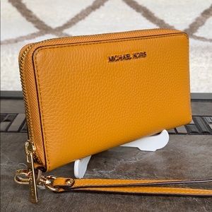 MICHAEL KORS JET SET TRAVEL LG FLAT MF PHN CASE